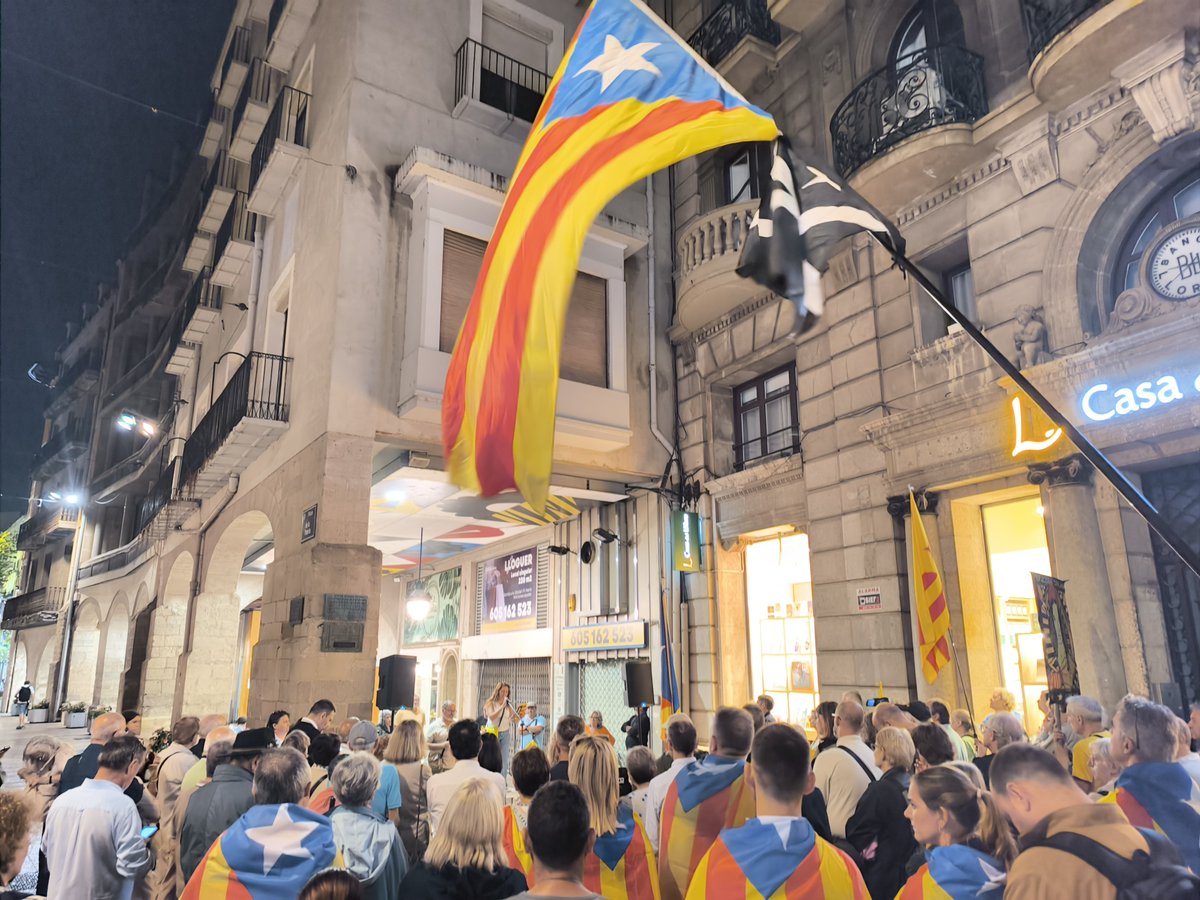 jordialsinaa's tweet photo. Avui és primer d'octubre del 2026 i 9 anys després de guanyar el referèndum d'autodeterminació a #Lleida i a #Ponent hi hem tornat a ser, i així continuarem de tossuts fins aconseguir la #Independència.
Orgull de ciutat i de país! ✊

@OmniumLleida
@ANCLleidaSegria
@CorPaeria https://t.co/x2iEFRJ0MY