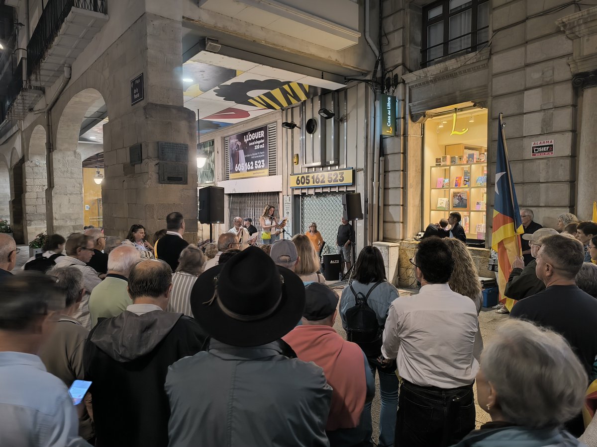 jordialsinaa's tweet photo. Avui és primer d'octubre del 2026 i 9 anys després de guanyar el referèndum d'autodeterminació a #Lleida i a #Ponent hi hem tornat a ser, i així continuarem de tossuts fins aconseguir la #Independència.
Orgull de ciutat i de país! ✊

@OmniumLleida
@ANCLleidaSegria
@CorPaeria https://t.co/x2iEFRJ0MY