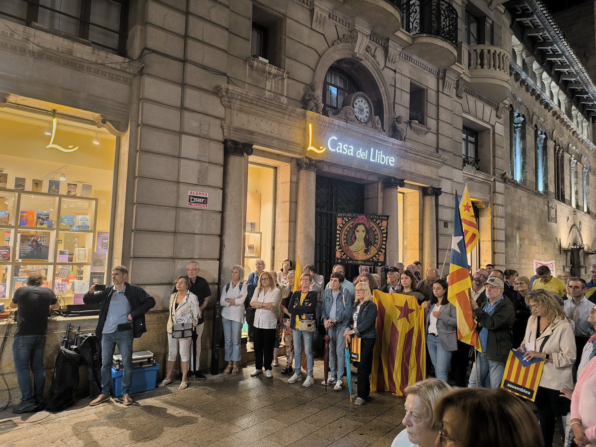 jordialsinaa's tweet photo. Avui és primer d'octubre del 2026 i 9 anys després de guanyar el referèndum d'autodeterminació a #Lleida i a #Ponent hi hem tornat a ser, i així continuarem de tossuts fins aconseguir la #Independència.
Orgull de ciutat i de país! ✊

@OmniumLleida
@ANCLleidaSegria
@CorPaeria https://t.co/x2iEFRJ0MY