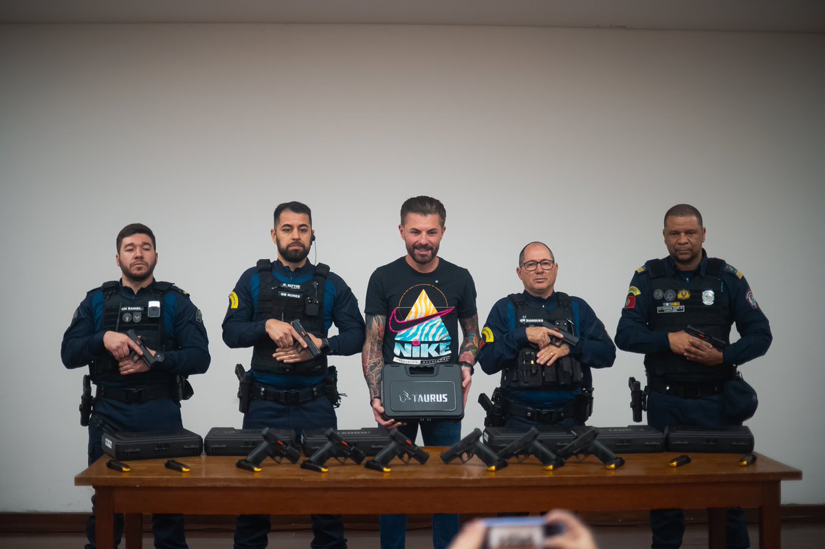 DefenseLrca's tweet photo. Novo Hamburgo amplia arsenal de pistolas Taurus para a Guarda Municipal 
- Compra de 120 pistolas de 9 mm envolve cerca de R$ 800 mil e integra modernização
#TaurusArmas #PistolaTS9 #GuardaMunicipal #tasa4 #NovoHamburgo
https://t.co/IsfuvJsSTW https://t.co/vutfYyjKU6