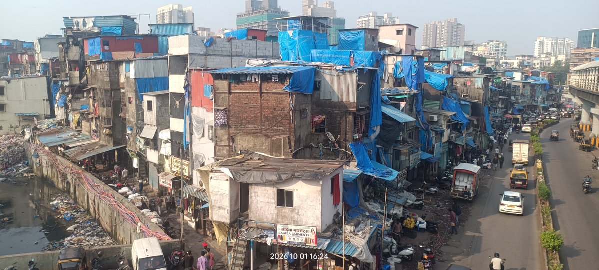 vishmean's tweet photo. 14 Feet View from bandra station @richapintoi @mybmc  @AshwiniBhide @AUThackeray @mybmcWardHE  @ritutawde  Ghar k upar ghar k upar ghar k upar ghar k upar ghar ........... #Bandra https://t.co/uETtc0JSbV