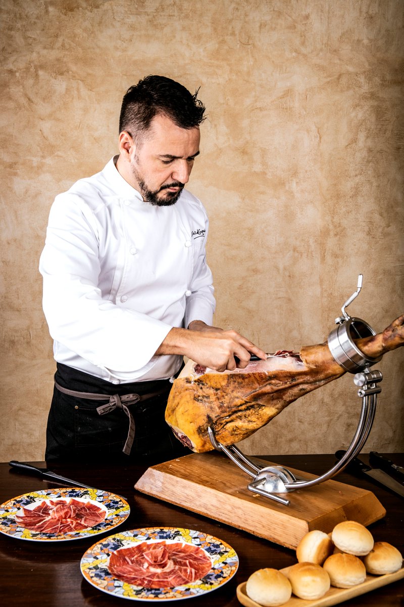 AmySovereidp's tweet photo. Festivo y delicioso! Nuestro menú especial de Navidad con pavo asado, guisos caseros y postre de turrón. Reserva ya tu mesa para vivir la tradición! https://t.co/6Ee2Idh6oJ