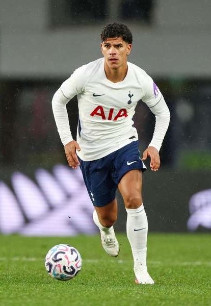 SlysportsX's tweet photo. 🚨BREAKING : EPL flop Signings Of The Season so far:

🇧🇪 Youri Tielemans - Man Utd✅
🇦🇷 Dibu Martinez - Chelsea✅
🇵🇹 Mateus Fernandes - Tottenham✅
🇮🇹 Sandro Tonali - Tottenham✅
🇲🇦 Ayyoub Bouaddi - Man City✅
🇧🇷 Bruno Guimaraes - Arse..... love https://t.co/doOt9tEEC4