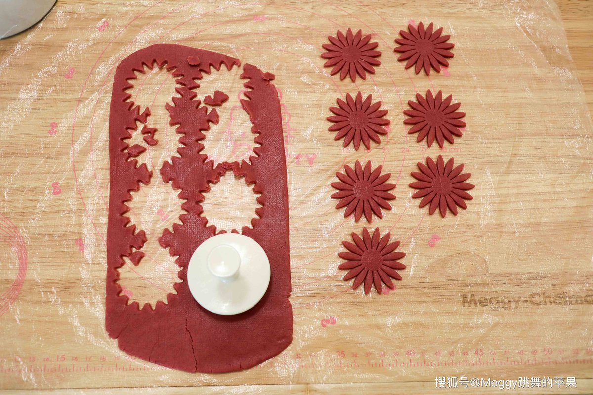 MckenzieBo3rcb's tweet photo. Hoy hicimos galletas con formas de animalitos con mi hijo  La mejor conexión es la que se hace con las manos y una sonrisa!， https://t.co/WzthvWArGt