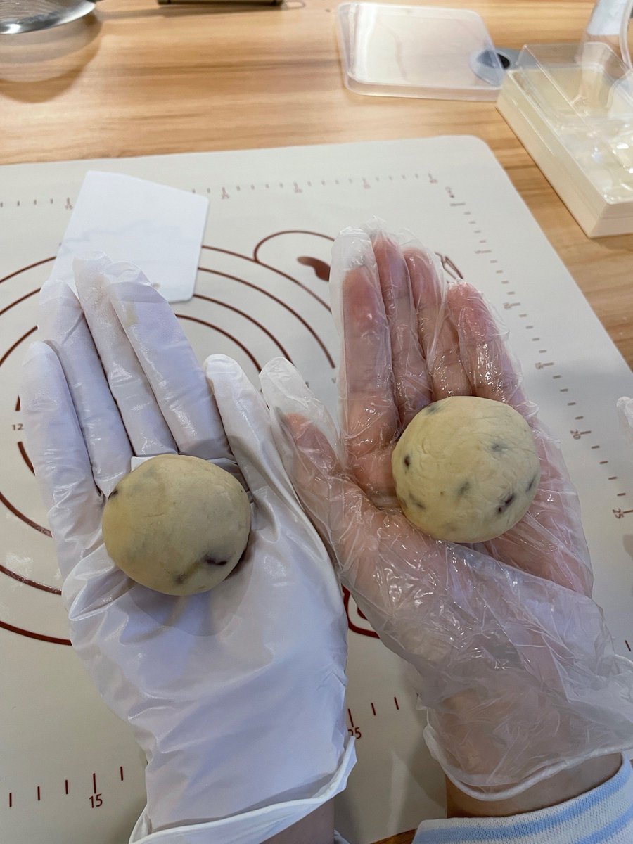 BaileyWhitwu's tweet photo. Hoy probé hacer galletas de chocolate caseras: fáciles, crujientes y oleron toda la casa a dulce! Una experiencia súper agradable para relajarse. https://t.co/Fnrv9Hs02w