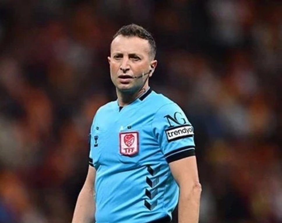 winner_gsaray_'s tweet photo. Burak Doğan: “Hakem Yasin Kol ve Süper Lig Yardımcı Hakemi Göktuğ Hazar Erel'in; 

Gözaltında bulunan şüphelilerden ele geçen dijital eşyaların incelenmesi ve MASAK kayıtlarının detaylı analizi neticesinde;

7258 sayılı kanuna muhalefet, evrakta sahtecilik suçuna iştirak ve görevi kötüye kullanma suçları iddiası ile gözaltına ALINDI.”