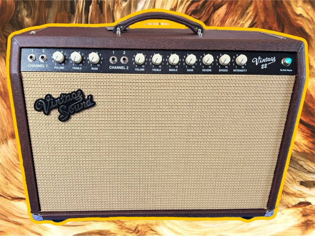 VintageSoundAmp's tweet photo. That mid-60s Blackface tone, hand-wired for the modern player. 🎸 The Vintage 22 brings all the legendary drip reverb &amp; lush tremolo. Pure tone heaven. 🔊✨
#VintageSound #Vintage22 #BoutiqueAmps #TubeAmp https://t.co/DBh7uK83HV