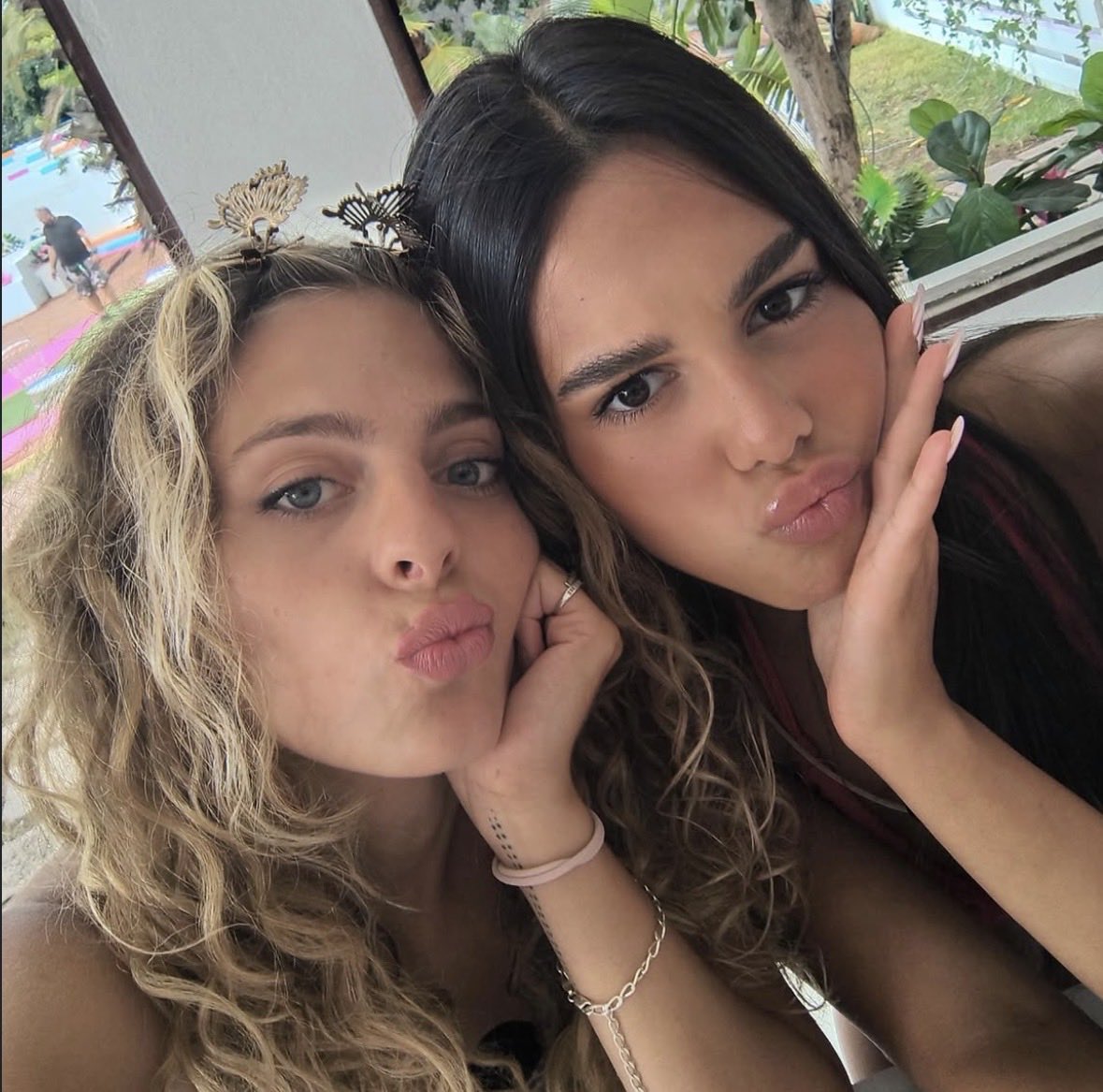 elenamil0's tweet photo. od veceras jedine dve devojke koje podrzavam, ove ostale koje su u stanju da pljuju dete od 19 godina nek pogledaju prvo sebe, lara bukvalno najmanje iskvarena osoba tamo #loveislandadria https://t.co/aQcAtzC27w