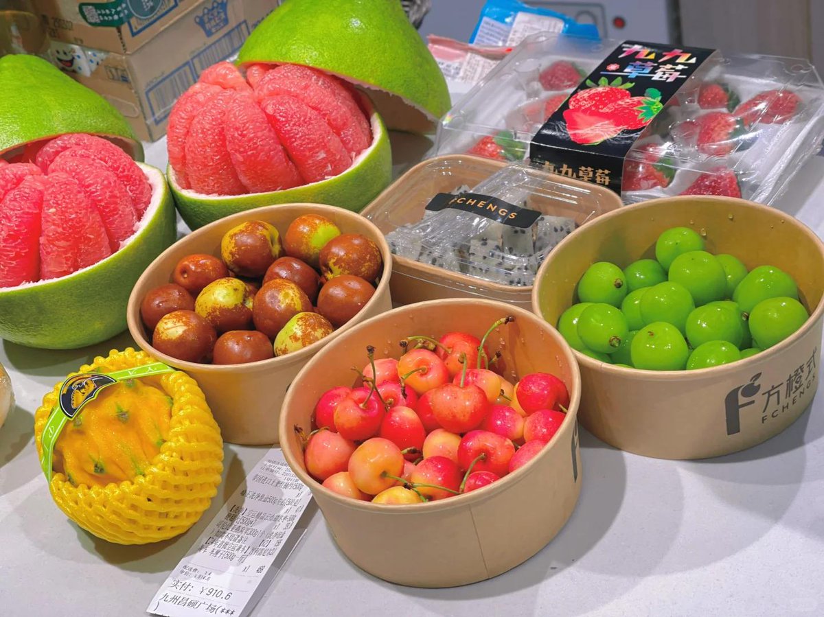 AshleyTrumro's tweet photo. Nuevos productos frescos en nuestra tienda! Tenemos tomates maduros, lechuga crujiente y queso artesanal a precios increíbles. Ven a abastecer tu nevera hoy mismo! https://t.co/uBZOgxk3LD