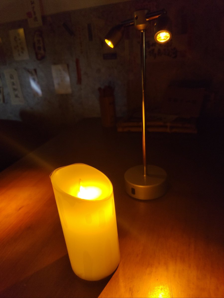 NataliaShewdur's tweet photo. Medianoche en la pequea taberna: un plato caliente de lentejas y un café negro que calientan el alma. Nadie apresura, solo el murmullo suave y el aroma familiar.， https://t.co/JatteZTAmg
