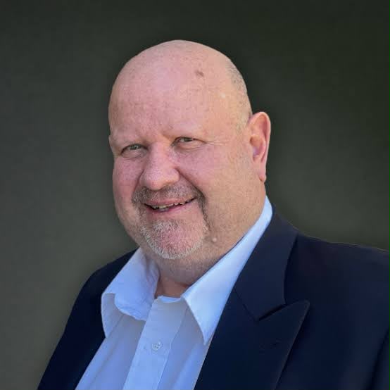 theissue_nam's tweet photo. TransNamib impersonator to land N$2 billion locomotive tender

...Desmond van Jaarsveld, is now in pole position to benefit from the parastatal’s N$2.6 billion locomotives project...
https://t.co/Lrnzf9NFph https://t.co/DrLqpTvu2t