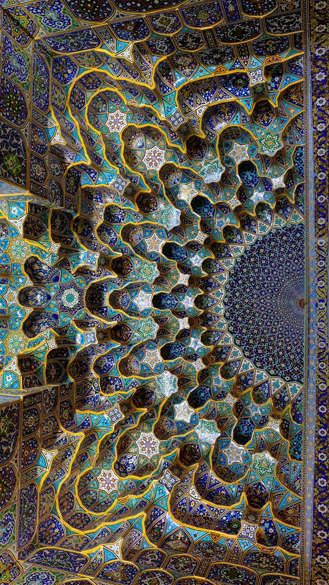 Mohammad_kali's tweet photo. مقرنس‌های زیبای حرم امام رضا(ع) https://t.co/6qdaLtdEpg