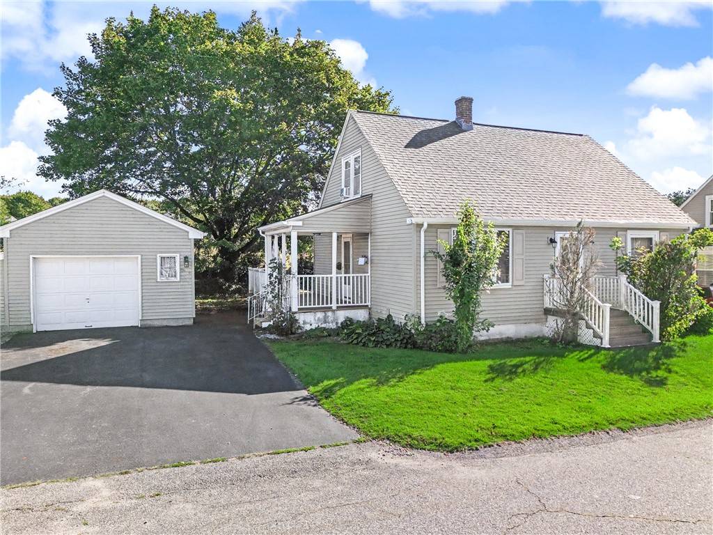 DuckworthHomes's tweet photo. Large city lot + detached garage: 3-bed, 1-bath home in East Woonsocket, offered at $419,000.
https://t.co/NC47ellDvP
#WoonsocketRI https://t.co/4dYob16UCW