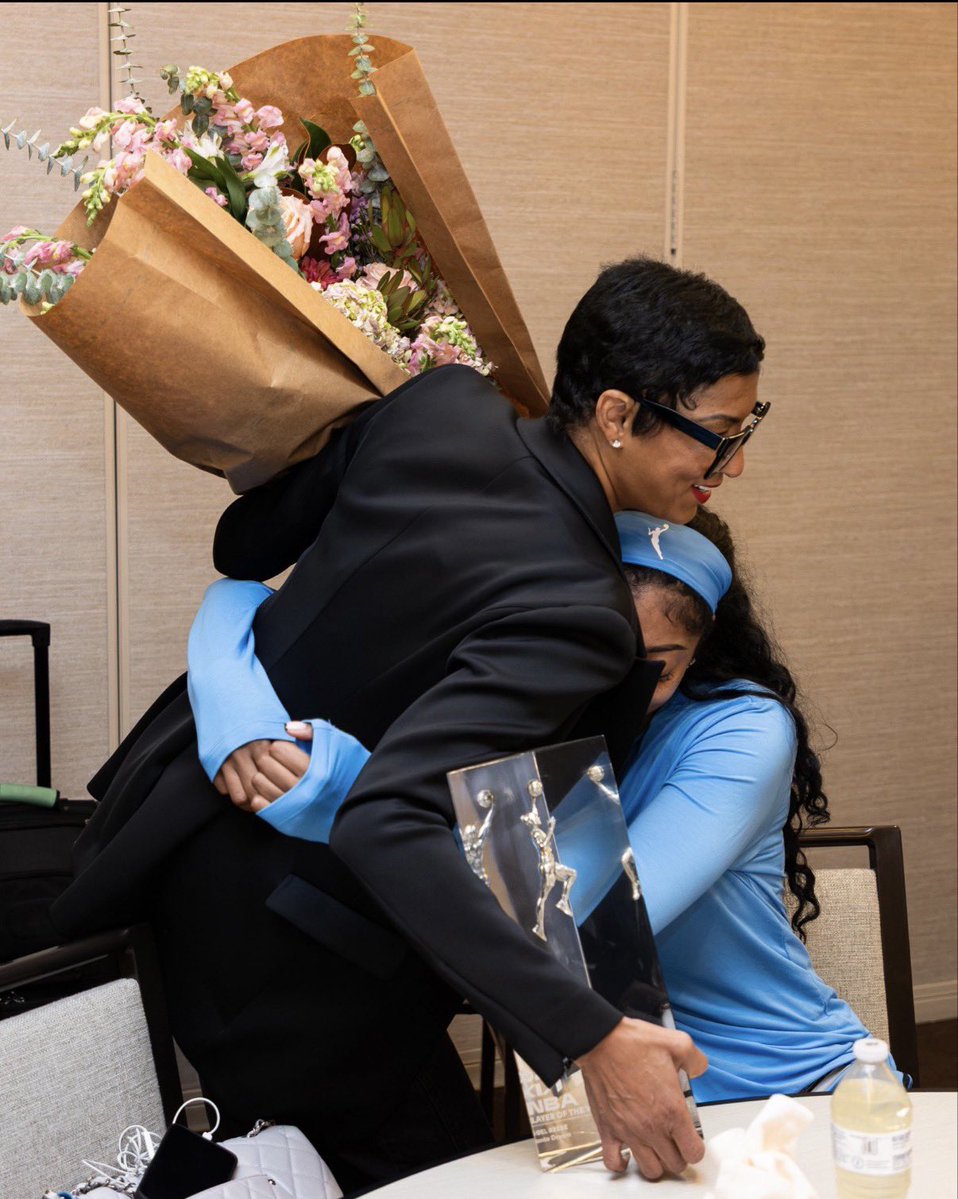 ComplexSports's tweet photo. Angel Reese wins DPOY and gets the trophy delivered by her mom 🔥

(via @WNBA) https://t.co/XIg78z9DRD