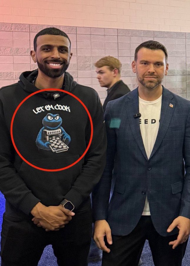 JustinUSA's tweet photo. Why is the Vice President sitting down for an interview with an antisemitic, white supremacist, conspiracy-theorist scumbag like Posobiec?

Being affiliated with this kind of garbage is not going to help in 2028. https://t.co/sHjv5gc7hB