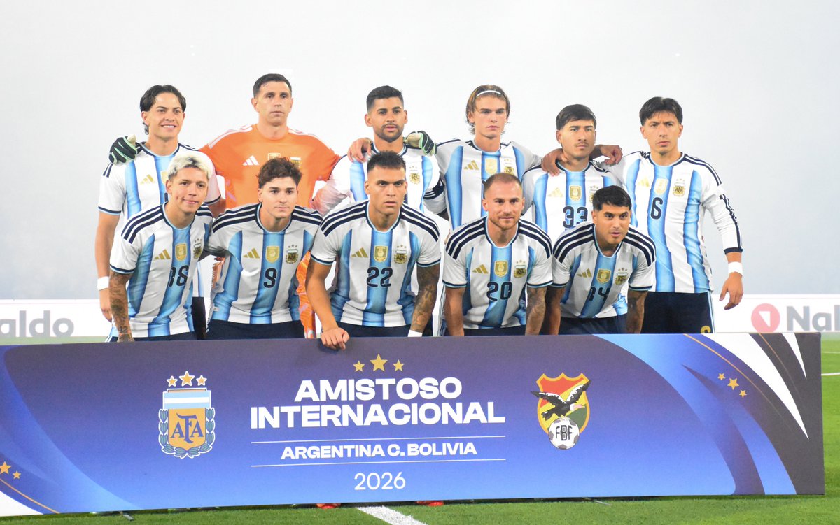 CPDCBA's tweet photo. La Selección @Argentina venció 4-0 a Bolivia en Córdoba

La Selección Argentina salió a la cancha en el estadio Mario Alberto Kempes de Córdoba y venció 4-0 a Bolivia en un amistoso internacional correspondiente a la fecha FIFA.

 https://t.co/rUl5dAbrdf https://t.co/kjeEIKv9v9