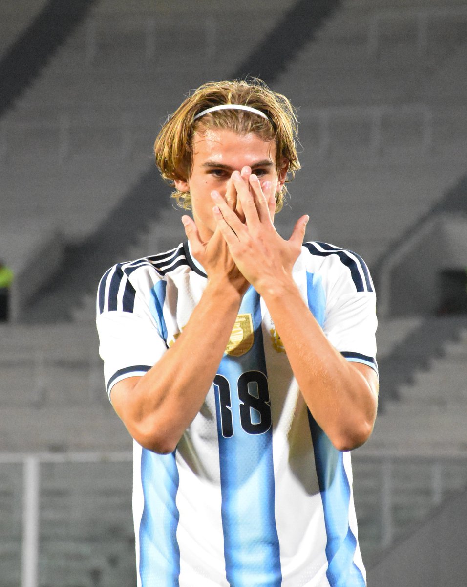 CPDCBA's tweet photo. La Selección @Argentina venció 4-0 a Bolivia en Córdoba

La Selección Argentina salió a la cancha en el estadio Mario Alberto Kempes de Córdoba y venció 4-0 a Bolivia en un amistoso internacional correspondiente a la fecha FIFA.

 https://t.co/rUl5dAbrdf https://t.co/kjeEIKv9v9