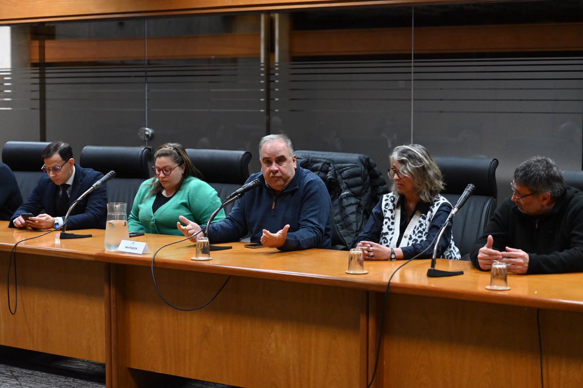 pabloabdala66's tweet photo. Avanza un entendimiento entre los partidos para que los internos de @Inisa_Oficial que cometan un delito como mayores no vuelvan a los centros de adolescentes y vayan al sistema penitenciario. La comisión de población y desarrollo de la Cámara resolvió trabajar sobre nuestro proyecto. Hoy compareció el @SindicatoSuinau, que denunció los graves riesgos que enfrentan los trabajadores por esta situación. 
El PE anunció la presentación de una propuesta que no llegó, pero ya no importa. Lo que importa es que el sistema político decidió avanzar, y resolver un problema cuya solución requiere la aprobación de una ley.