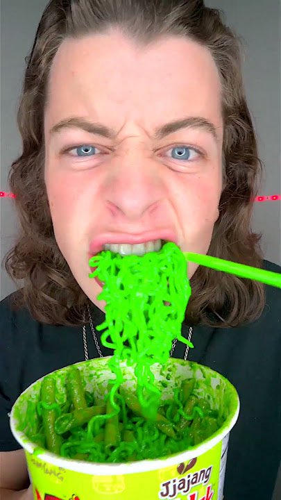 m1ckeydot's tweet photo. nigga is eating xavs dreads 😭 😭 😭 https://t.co/MHGn8eqMCM