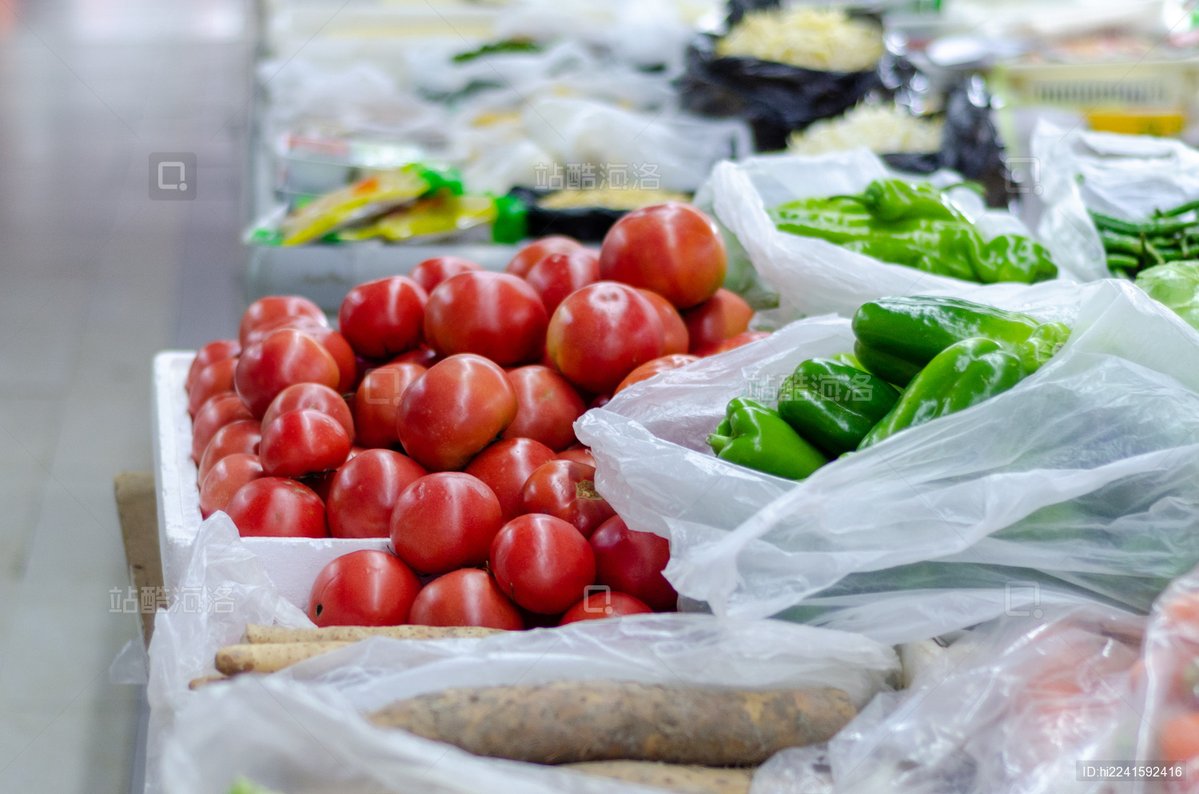 NovaBadgerkb's tweet photo. Ahora en el mercado: tomates rojos y frescos, ajos aromáticos y cebollas dulces, perfectos para tus guisos de esta semana. Ven a abastecerte!， https://t.co/C0OdtMrKEU