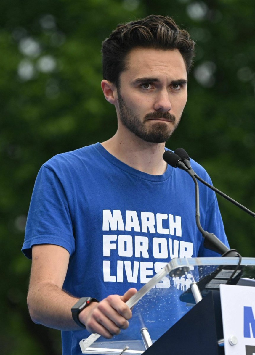 LangmanVince's tweet photo. Seriously, are liberal men allergic to barbells? 🤣 https://t.co/pm9weNQ5ai