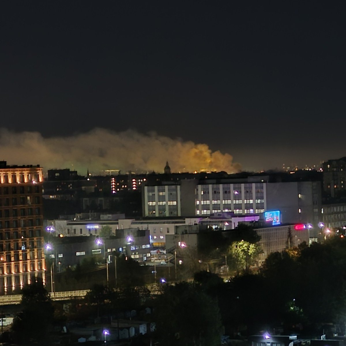 sofia_milligan's tweet photo. Петербург в октябре такой : утром парим, вечером горим 🤡 https://t.co/vROPv9s2ED