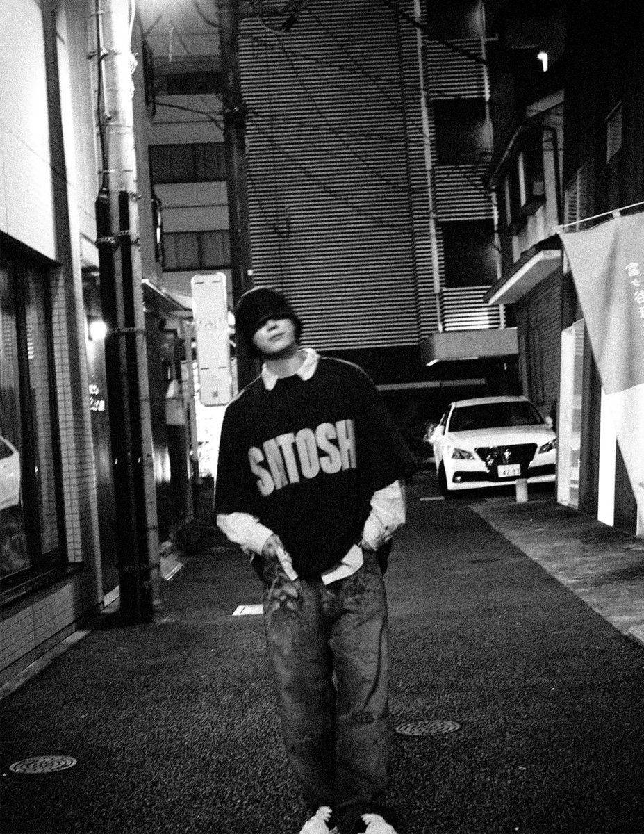 meroutro's tweet photo. 🖤🎧 https://t.co/WkSlpYWtec