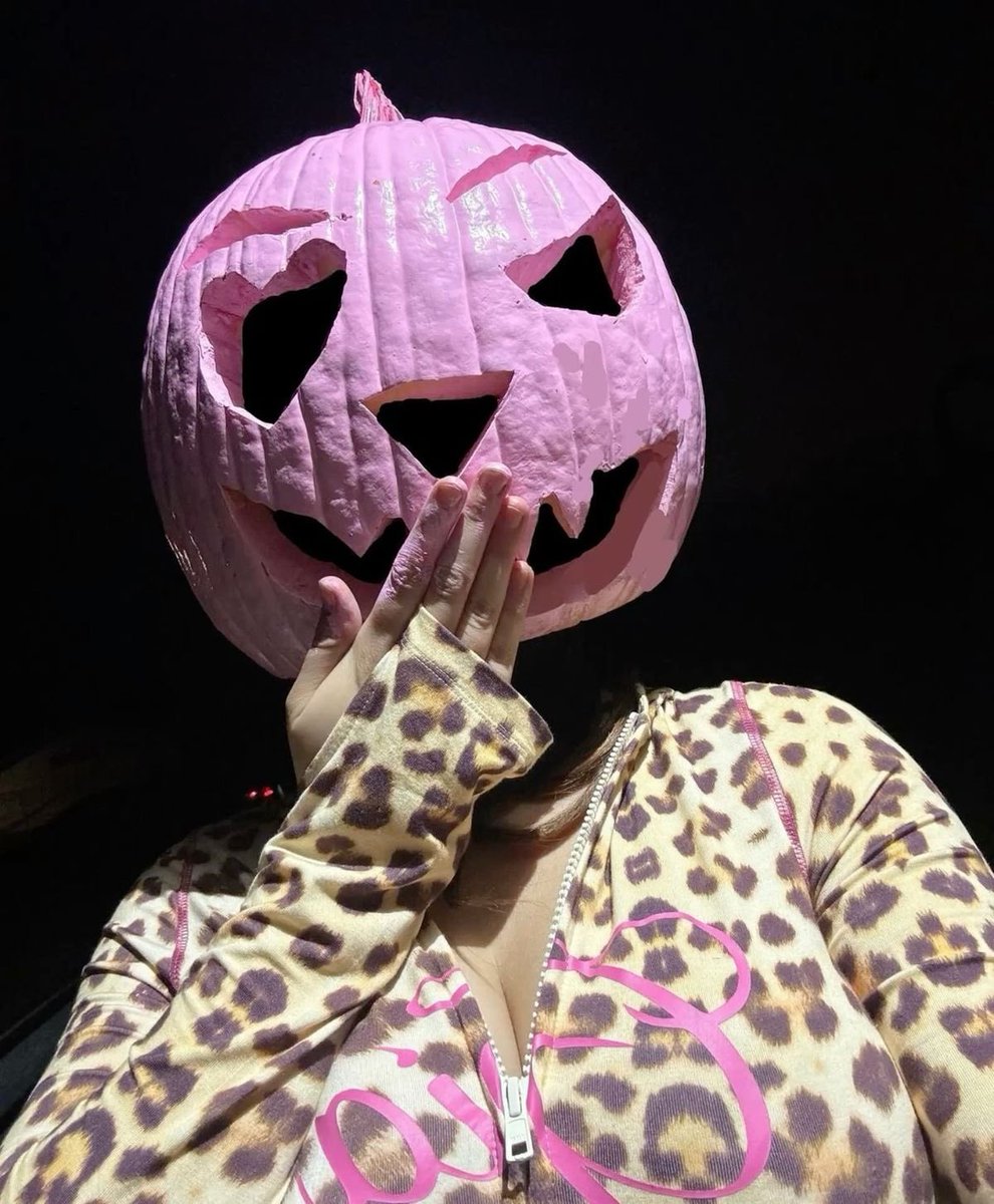 D0LLSMANIFEST's tweet photo. officially the 1st day of pink-tober 🎀🕸️๋࣭ ⭑ https://t.co/fOn1fTxOt1