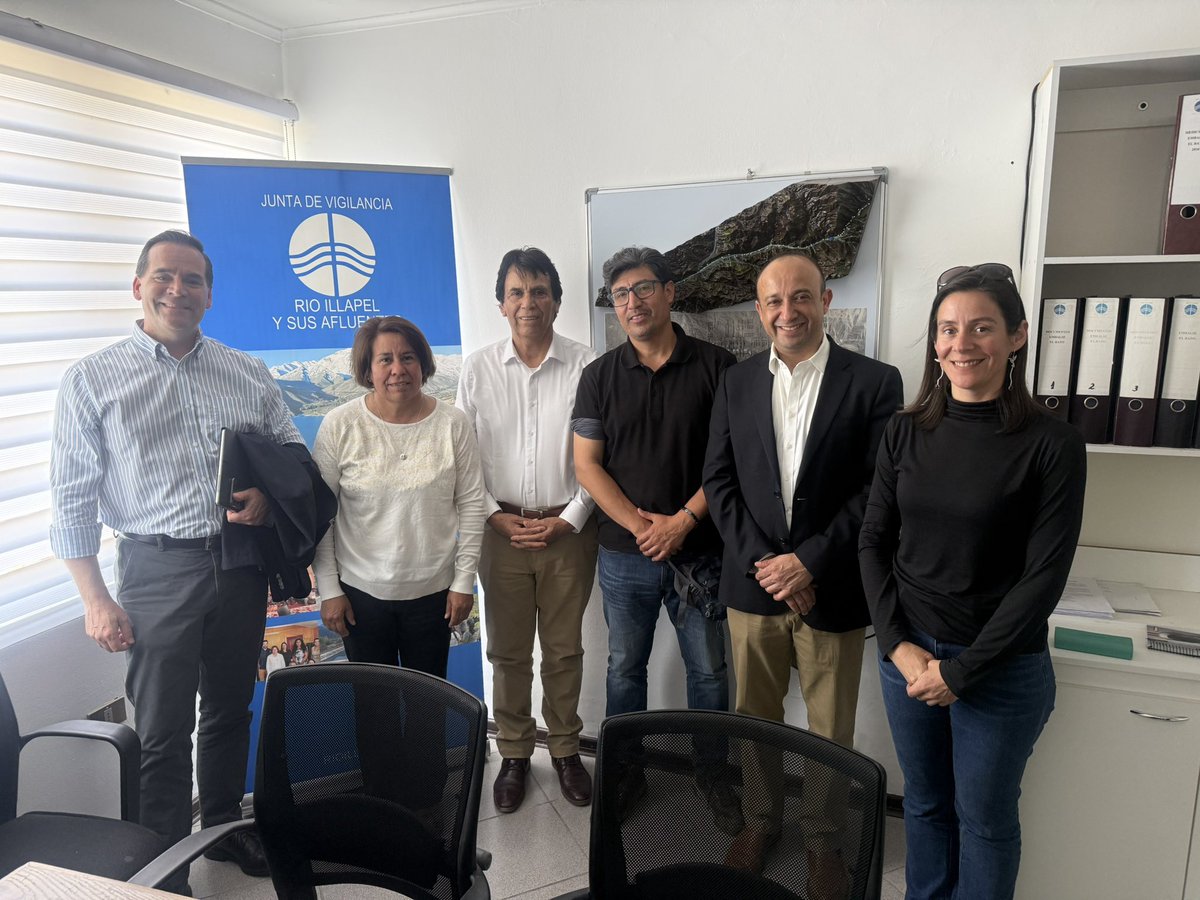 CORECoquimbo's tweet photo. 💧CORE Y DGA se reúne con la Junta de Vigilancia del Río Illapel

Durante la reunión se revisaron los daños en la infraestructura de más de 30 canales, además de los requerimientos para evaluar obras de encauzamiento del río en sectores que presentan condiciones de vulnerabilidad https://t.co/mffSXYBR2x