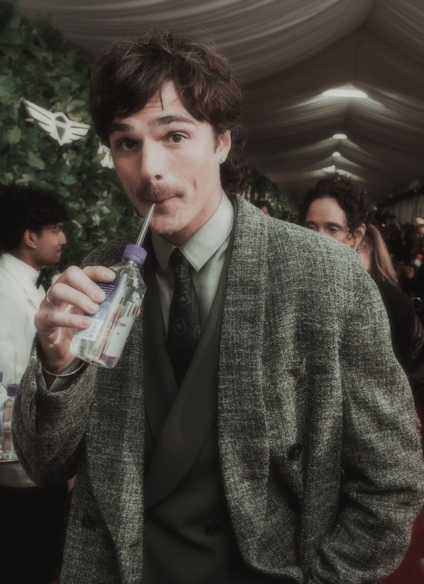 GUNPISS_'s tweet photo. thirsty! https://t.co/CnZJW6rrzd