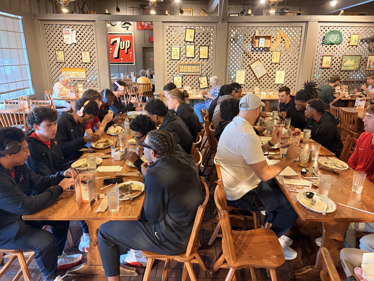 NWCC_MBK's tweet photo. On our way to Norman, OK! First roadtrip meal of the year! Next stop is Young Family Athletic center for practice at 6pm! Go Rangers! https://t.co/vZZF6i1lGq