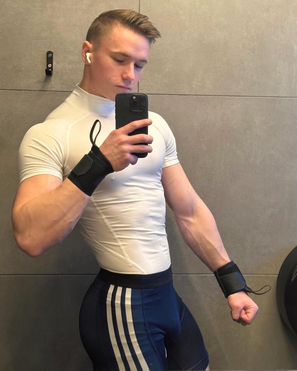 LukeRebel3j's tweet photo. If my vibe caught your attention, you’re already halfway in 🥰❤️💦🌈🏳️‍🌈

#Gay
#Cashslave
#Findom https://t.co/dbFydP9Qir