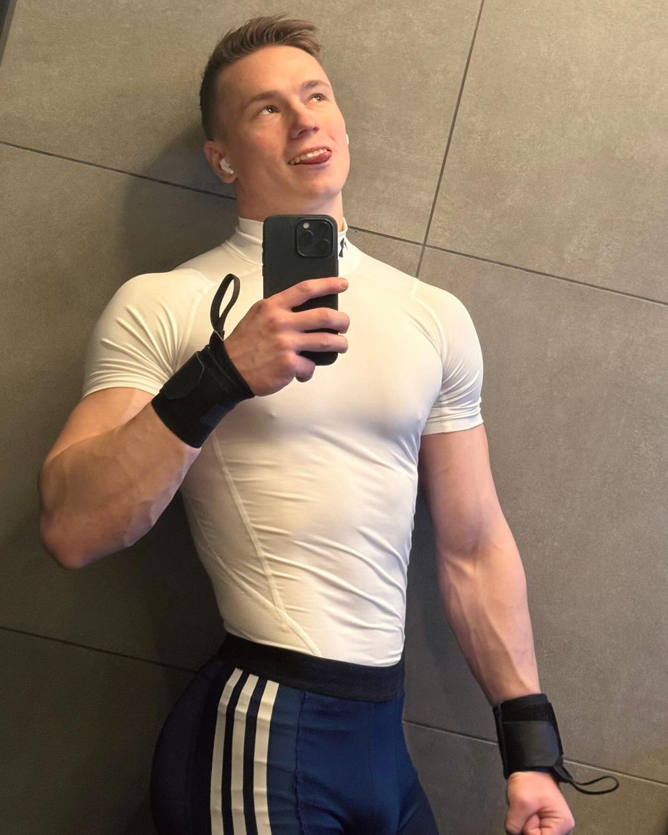 LukeRebel3j's tweet photo. If my vibe caught your attention, you’re already halfway in 🥰❤️💦🌈🏳️‍🌈

#Gay
#Cashslave
#Findom https://t.co/dbFydP9Qir