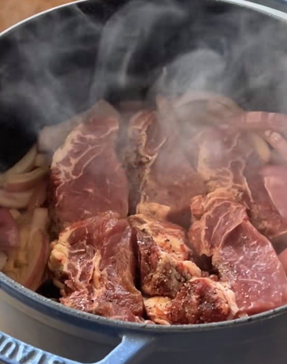 SavannahElpm's tweet photo. Después de aos de pedir comida rápida cada noche, ahora cocino mis propios guisados de vegetales, y me siento mucho mejor. https://t.co/qgbrVzkAlT