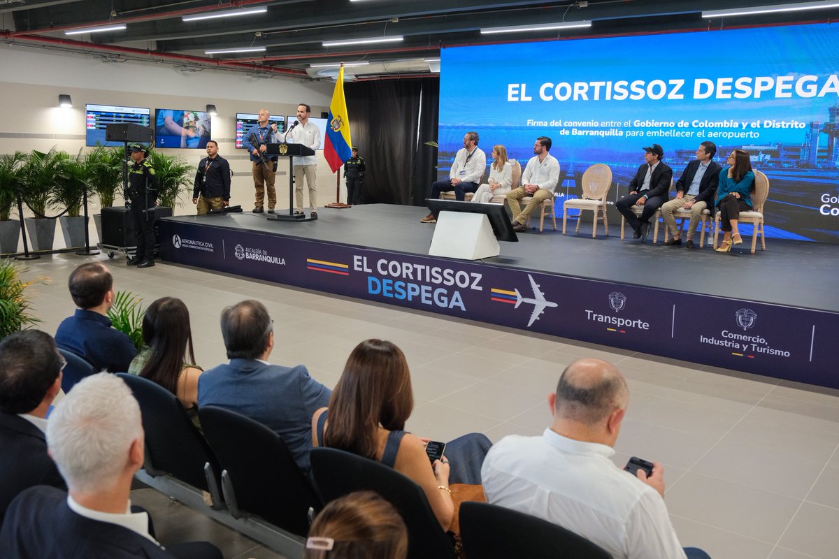 infopresidencia's tweet photo. El presidente De La Espriella oficializó la modernización del Aeropuerto Internacional Ernesto Cortissoz, una obra clave para Barranquilla y el Caribe. https://t.co/AEYNaXDKjH