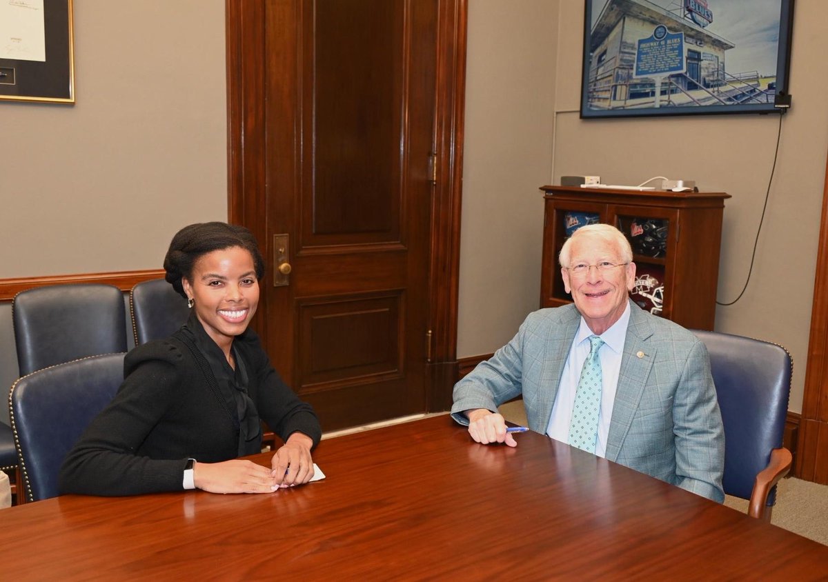 SenatorWicker's tweet photo. It is always a pleasure catching up with @OliviaTrustyFCC. She is doing such a fantastic job protecting and modernizing American communication networks. https://t.co/H3LOx4MpUz