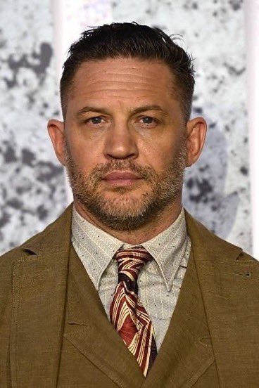 tutt_colby23's tweet photo. Tom Hardy as Deathstroke in dcu? Or someone better https://t.co/MygRpoO6k1