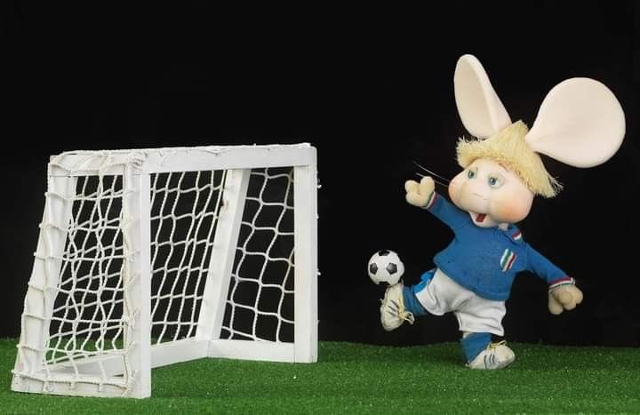 nicopazpics's tweet photo. nico paz x topo gigio 😭 https://t.co/ZqBa5kcbI5