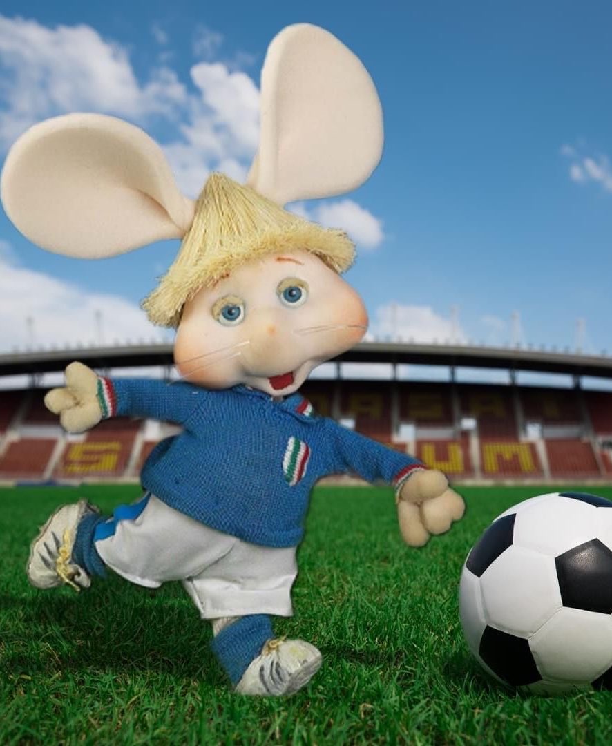 nicopazpics's tweet photo. nico paz x topo gigio 😭 https://t.co/ZqBa5kcbI5