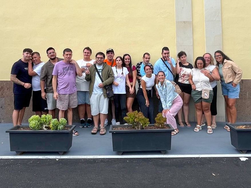 APANATE's tweet photo. 🏨🌿 Dos fines de semana de respiro familiar en el Hotel Panorámica Garden, en Los Realejos. Tiempo para disfrutar, compartir y vivir nuevas experiencias, mientras las familias tienen un espacio de descanso. 💛 Gracias a los @santacruz_ayto y @aytolalaguna_es 🤝 #APANATE #TEA https://t.co/mbPuNl7xtp
