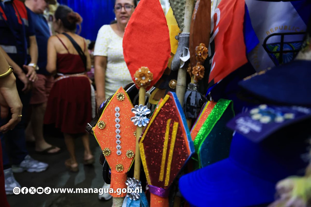 Canal4Ni's tweet photo. 🛍️🇳🇮✨ Los comerciantes del Mercado Carlos Roberto Huembes, en Managua, ya están preparados con sus tramos abastecidos de productos tradicionales y artesanías en conmemoración del Día de la Resistencia Indígena, Negra y Popular 🤎🖤. #noticias #nicaragua #canal4

Más información 🌐👉🏼 https://t.co/Ijjy56yHp1
