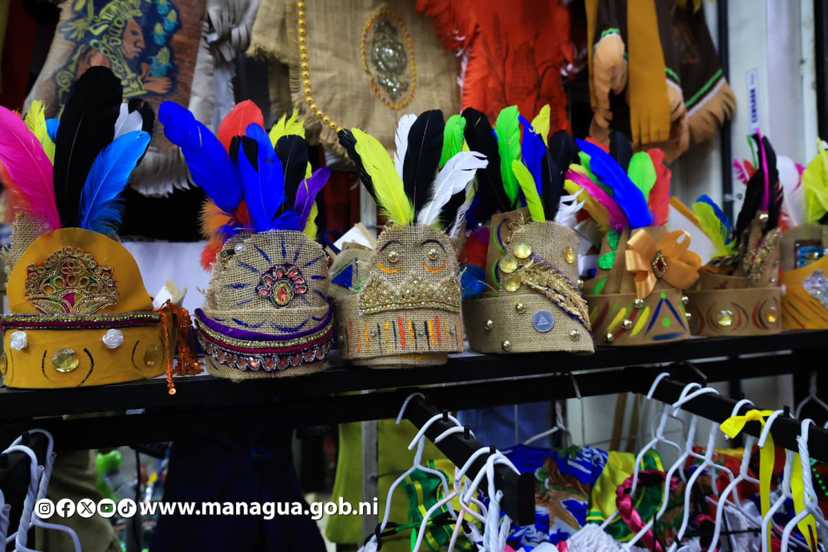 Canal4Ni's tweet photo. 🛍️🇳🇮✨ Los comerciantes del Mercado Carlos Roberto Huembes, en Managua, ya están preparados con sus tramos abastecidos de productos tradicionales y artesanías en conmemoración del Día de la Resistencia Indígena, Negra y Popular 🤎🖤. #noticias #nicaragua #canal4

Más información 🌐👉🏼 https://t.co/Ijjy56yHp1