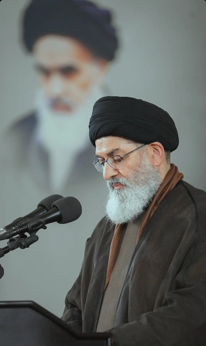 sedmahdii's tweet photo. سید هاشم الحیدری نقل می کنند که آمریکایی ها و عربستانی ها با واسطه به سید حسن نصرالله پیام دادن که اگر دست از ولایت فقیه و ایران برداری حکومت لبنان را به تو می دهیم 
اما سید حسن قبول نکردن https://t.co/rRk88p6Lgr