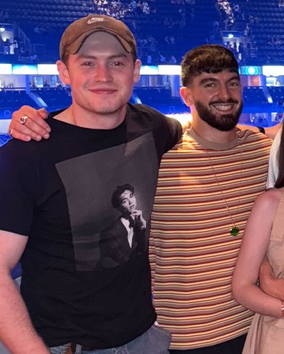 rhinastasia's tweet photo. just remembered kit wore his will gao shirt to billie's show bc will couldn't join them and cried a little, how fucking cute was that https://t.co/iOlSvAWYbD
