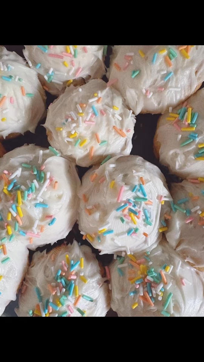 scaraslilkitty's tweet photo. the crunchy sprinkles too 🧁 https://t.co/ooyc1wkMI2