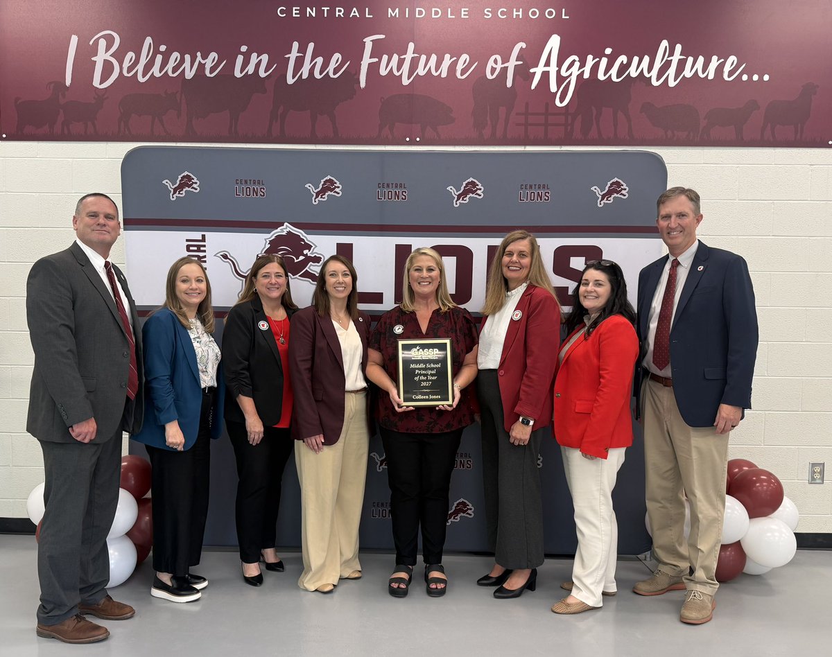 GASSP's tweet photo. Congrats to Colleen Jones -Middle School Principal of the Year!! https://t.co/iukAd5tjG9
