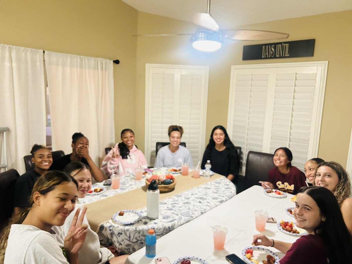 HamiltonHoops's tweet photo. Lady Husky Game Night…Offseason bonding at its finest…

Great vibes, Great Energy &amp; tons of fun…1% better on &amp; off the court! 

#LadyHuskiesBasketball #ChasingGreatness https://t.co/Nj93hQFjd4