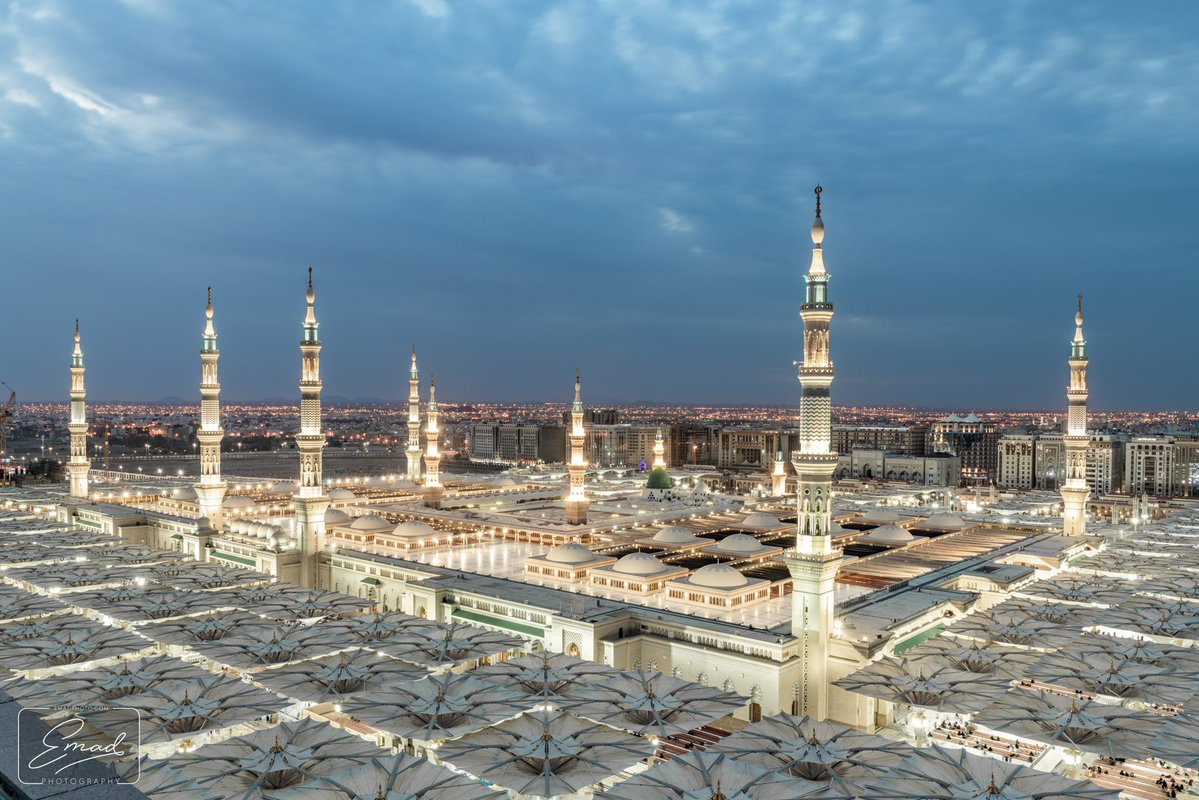 EmadPhoto's tweet photo. المدينة لا يراق فيها دم ولا يحمل فيها سلاح ولا تُخبط فيها شجرة الا لعلف

لا يريد أحد أهل المدينة بسوء إلا أذابه الله في النار ذوب الرصاص أو ذوب الملح في الماء 

من أخاف أهل المدينة ظلما أخافه الله وعليه لعنة الله والملائكة والناس أجمعين لا يقبل الله منه يوم القيامة صرفا ولا عدلا https://t.co/4sH0huKLDD