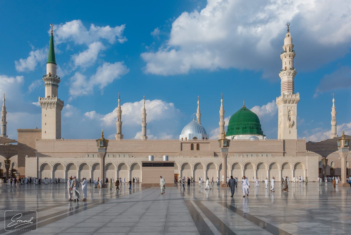 EmadPhoto's tweet photo. المدينة لا يراق فيها دم ولا يحمل فيها سلاح ولا تُخبط فيها شجرة الا لعلف

لا يريد أحد أهل المدينة بسوء إلا أذابه الله في النار ذوب الرصاص أو ذوب الملح في الماء 

من أخاف أهل المدينة ظلما أخافه الله وعليه لعنة الله والملائكة والناس أجمعين لا يقبل الله منه يوم القيامة صرفا ولا عدلا https://t.co/4sH0huKLDD