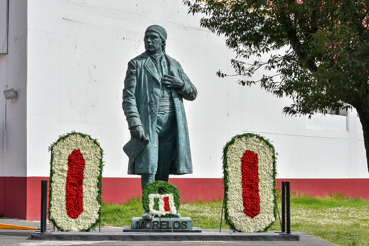 CampoEdomex's tweet photo. 🇲🇽 Conmemoramos el 261 Aniversario del Natalicio de José María Morelos y Pavón. Nuestro Coordinador participó en la ceremonia, en representación de la Gobernadora @delfinagomeza.

#Morelos #EdoMéx #ElPoderDeServir https://t.co/vZ4cplZhlX